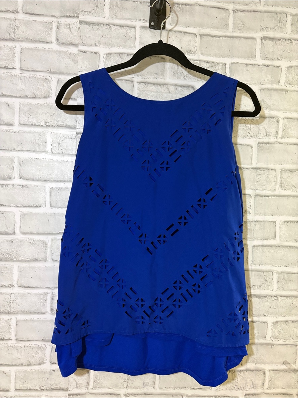STYLUS petite Royal Blue Laser-Cut Sleeveless blouse, size XL